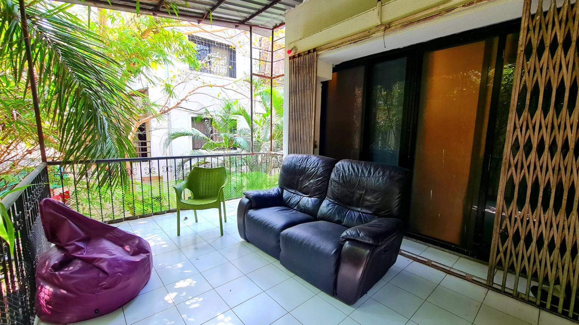 Rostel Backpackers Hostel Пуне Екстер'єр фото