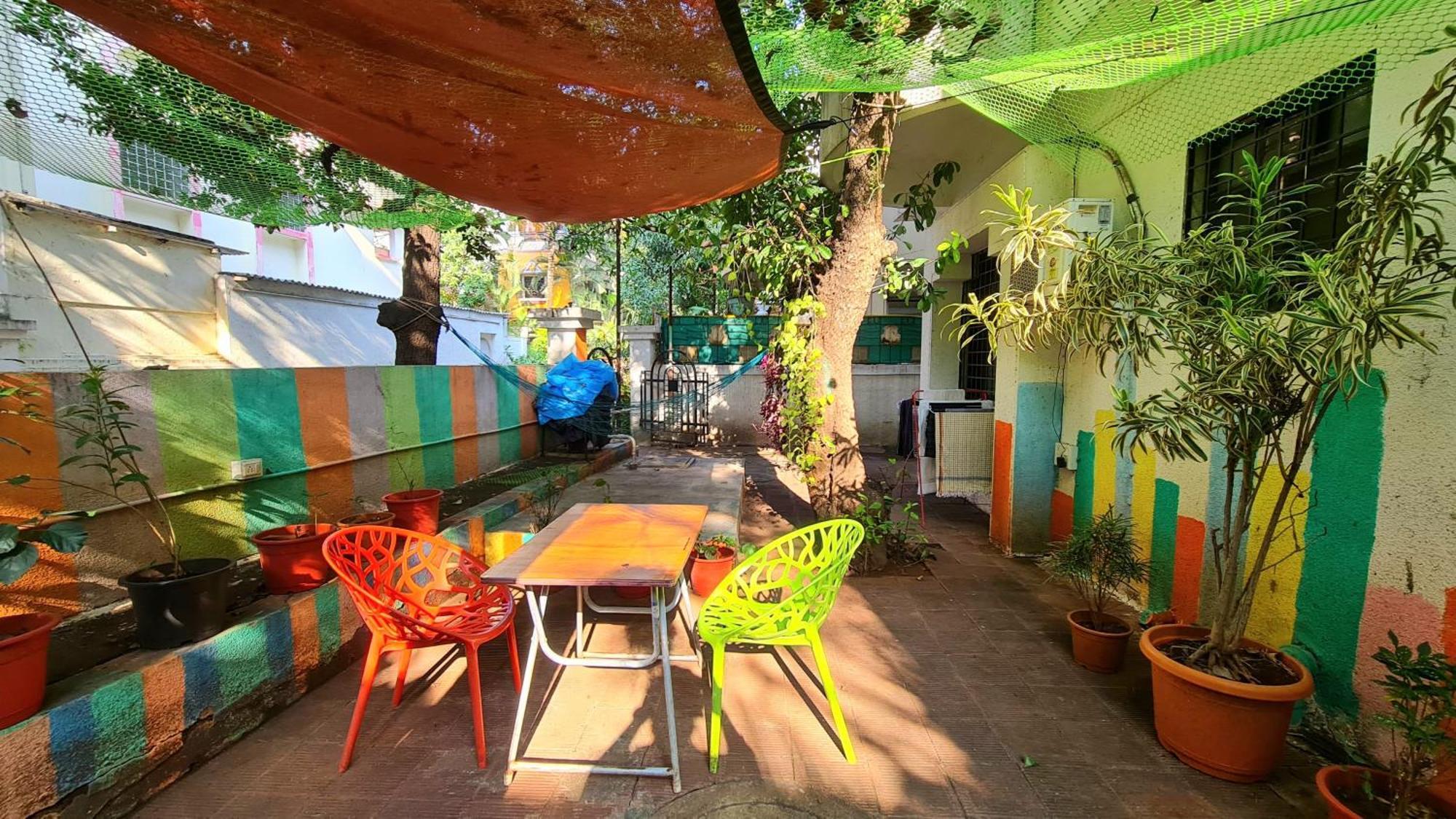 Rostel Backpackers Hostel Пуне Екстер'єр фото