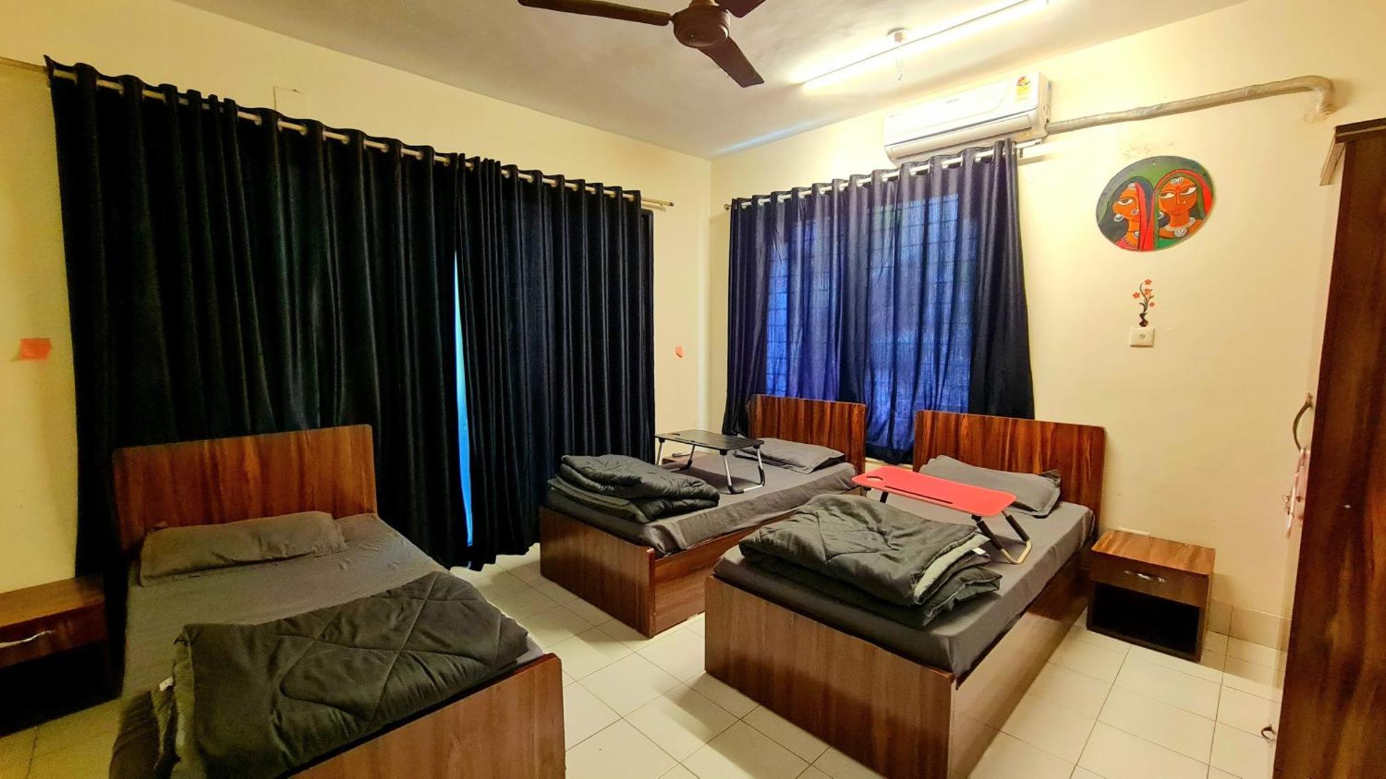 Rostel Backpackers Hostel Пуне Екстер'єр фото